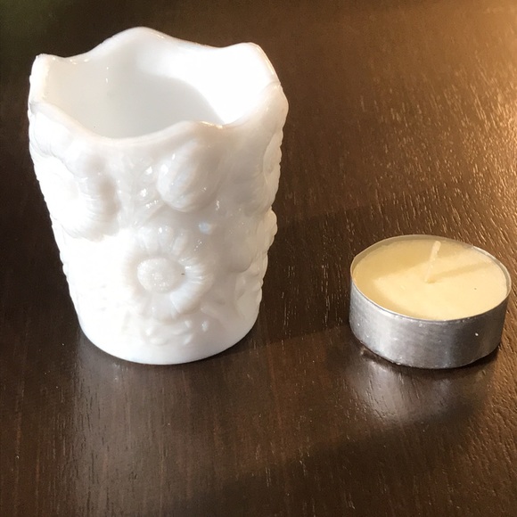 Milk Glass Mini Vase/Votive Holder w/Daisy Pattern - Picture 9 of 12